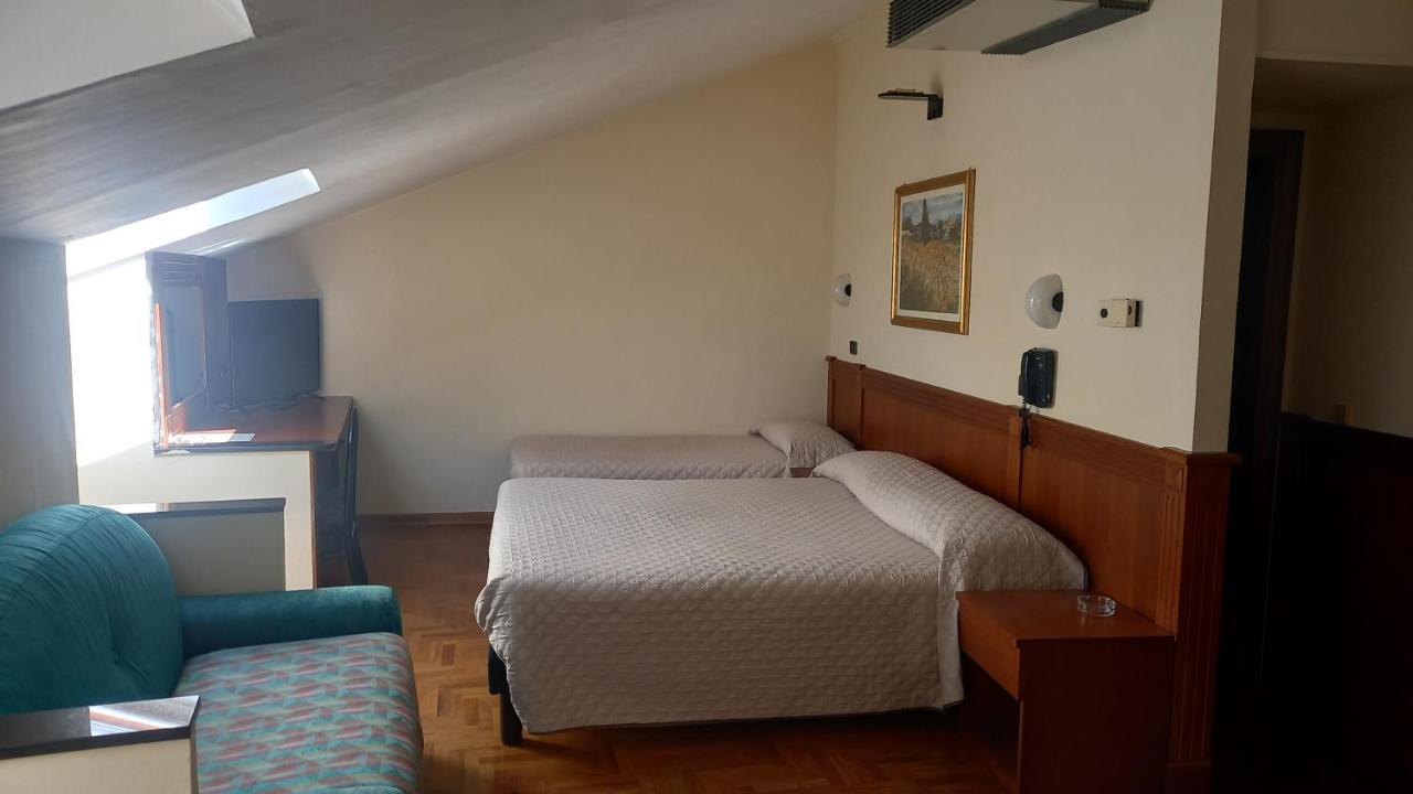 אורביאטו Hotel Valentino Centro Storico מראה חיצוני תמונה