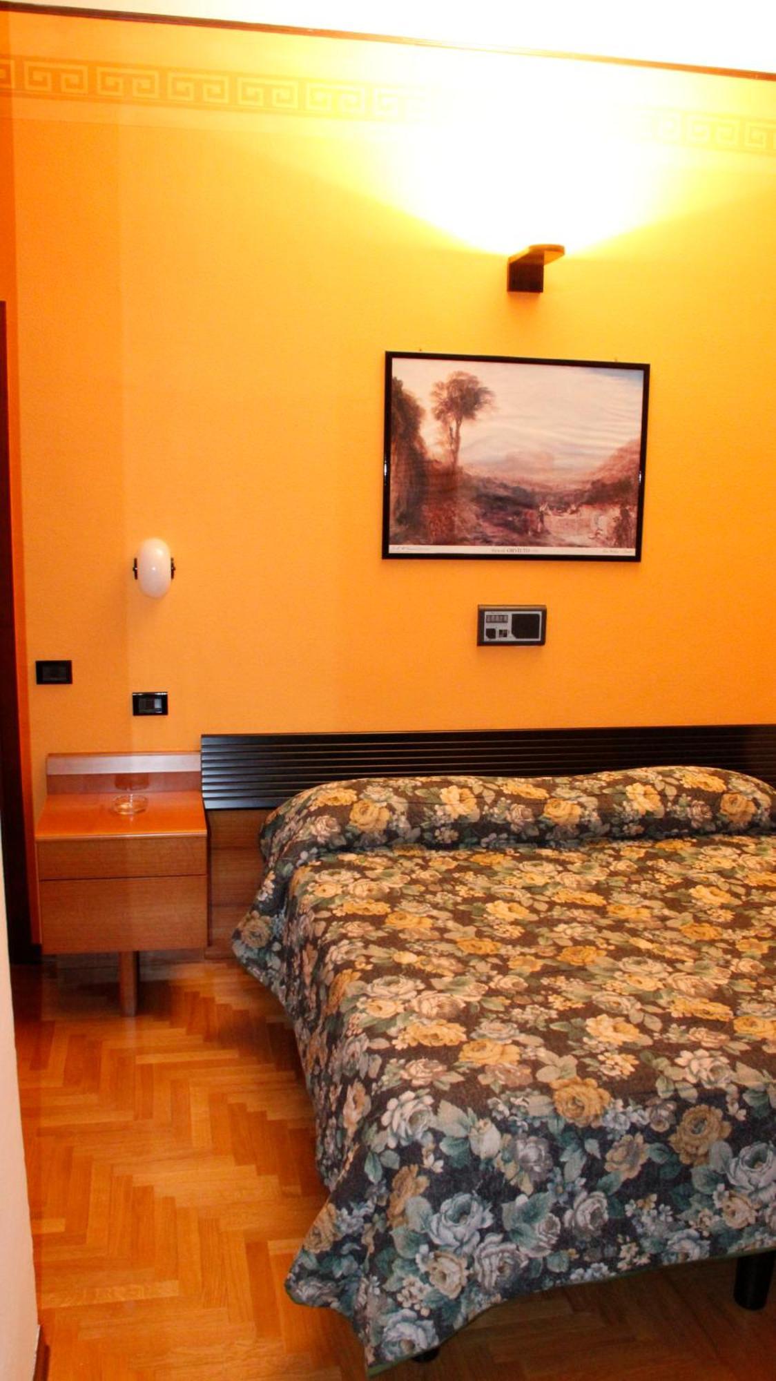 אורביאטו Hotel Valentino Centro Storico מראה חיצוני תמונה