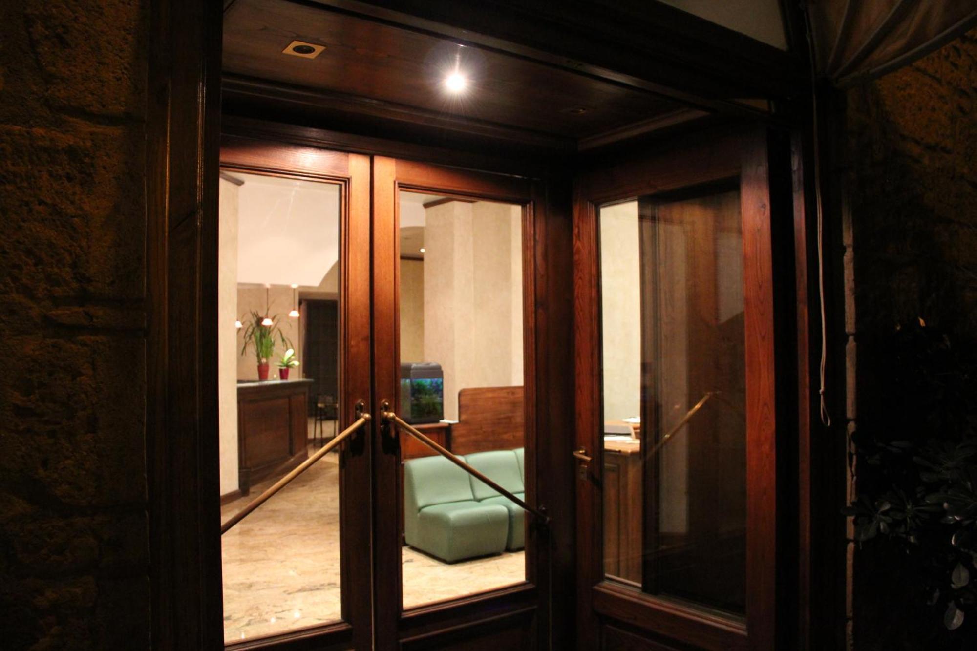 אורביאטו Hotel Valentino Centro Storico מראה חיצוני תמונה