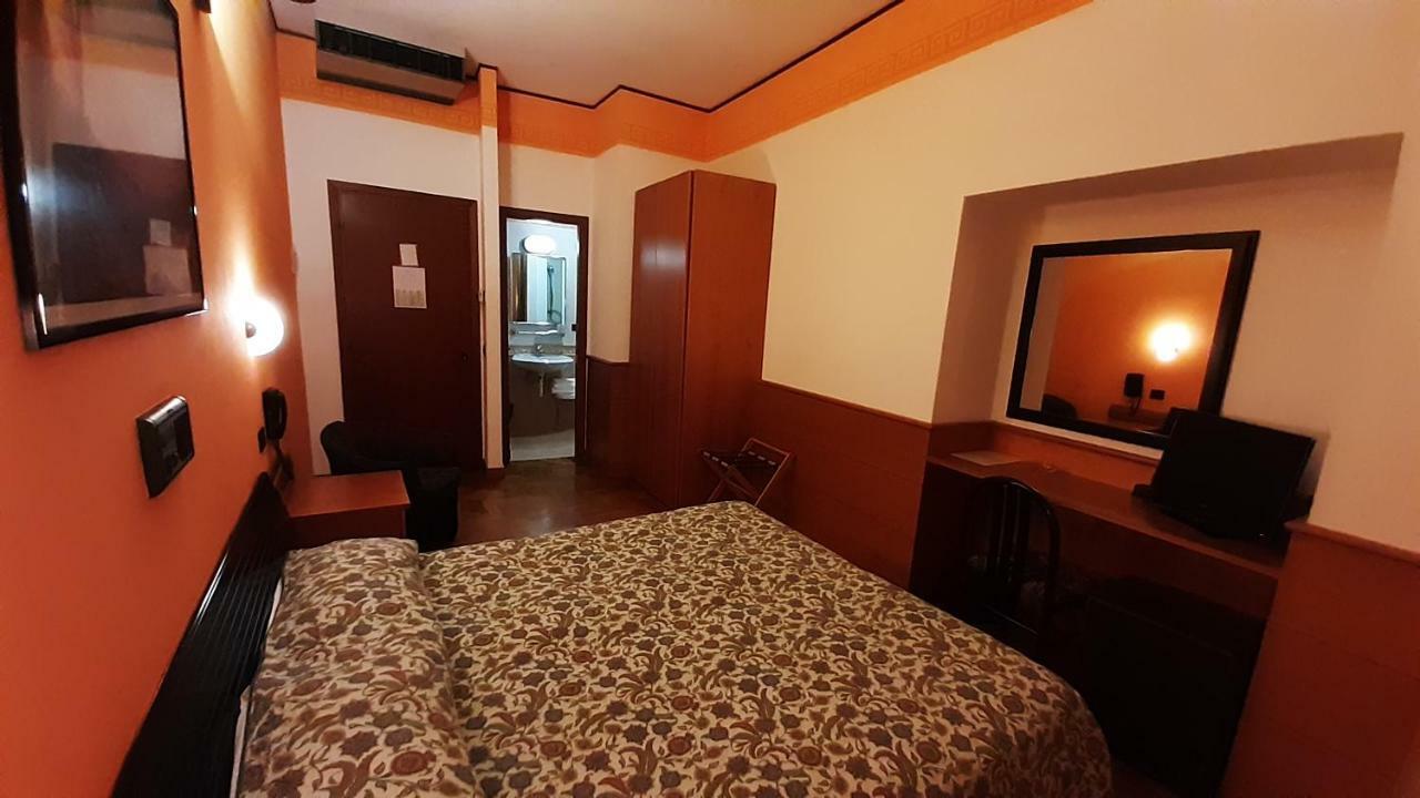 אורביאטו Hotel Valentino Centro Storico מראה חיצוני תמונה