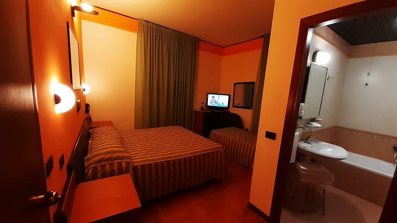אורביאטו Hotel Valentino Centro Storico מראה חיצוני תמונה