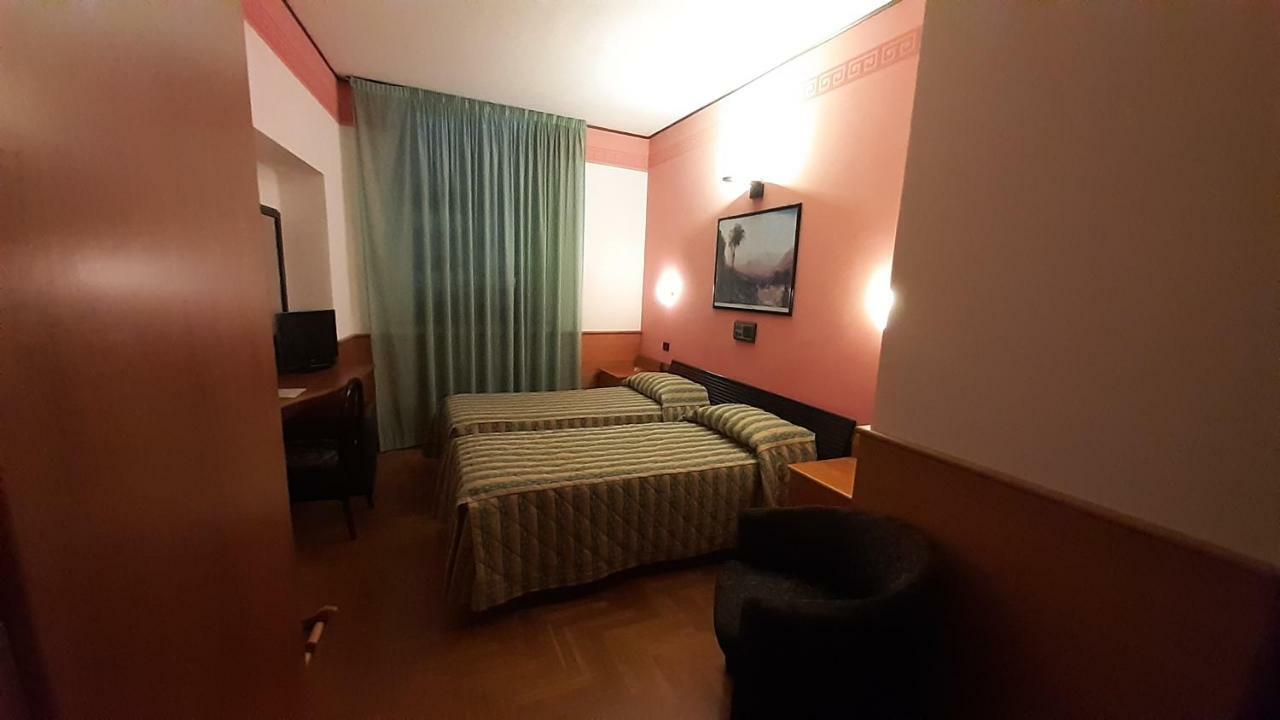אורביאטו Hotel Valentino Centro Storico מראה חיצוני תמונה